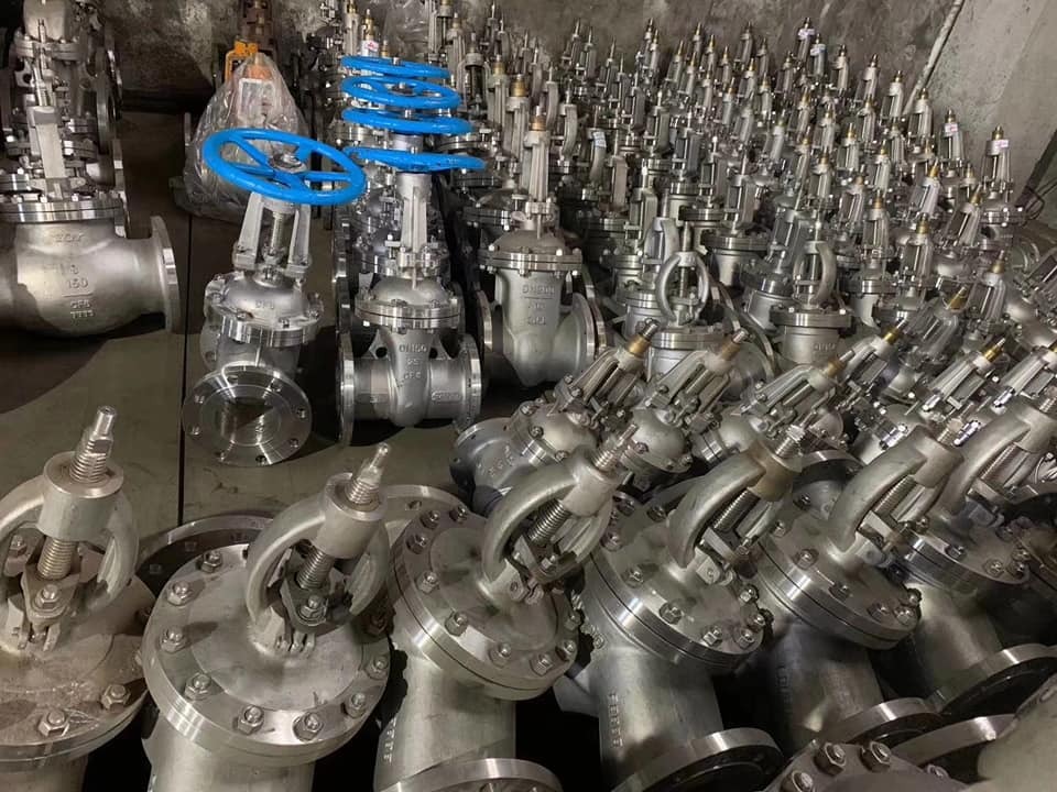 Carbon Steel vs Stainless Steel Valve Manufacturer in Dubai